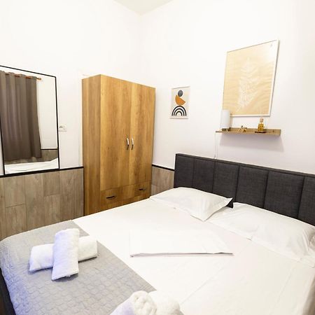Tiny Cute Studio Near The City Center - 5 Min Walk Тирана Экстерьер фото