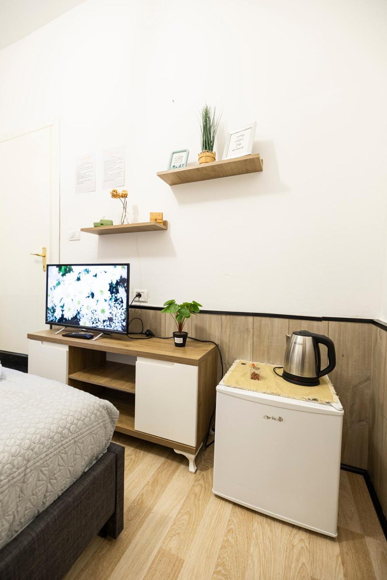 Tiny Cute Studio Near The City Center - 5 Min Walk Тирана Экстерьер фото
