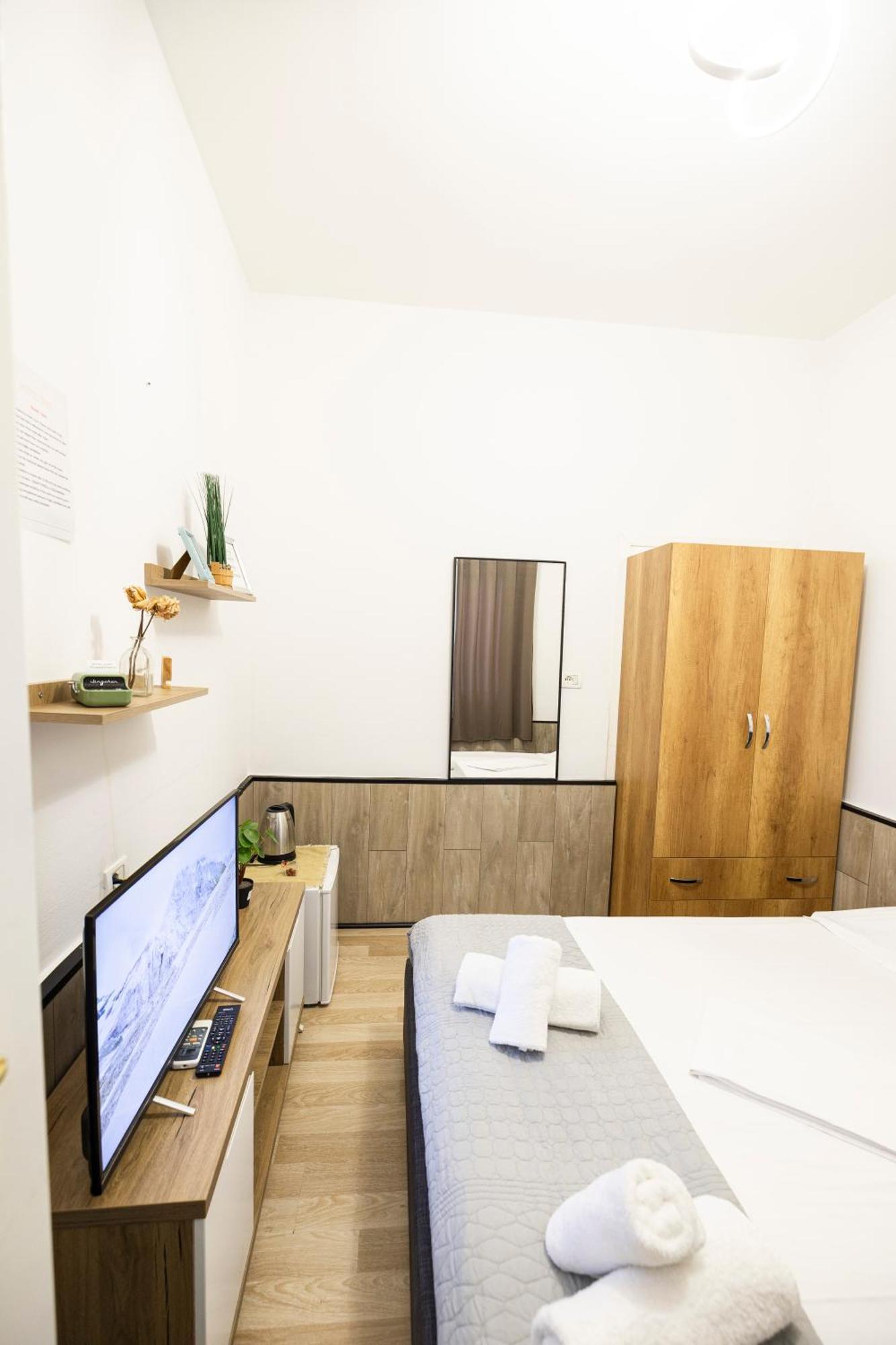 Tiny Cute Studio Near The City Center - 5 Min Walk Тирана Экстерьер фото