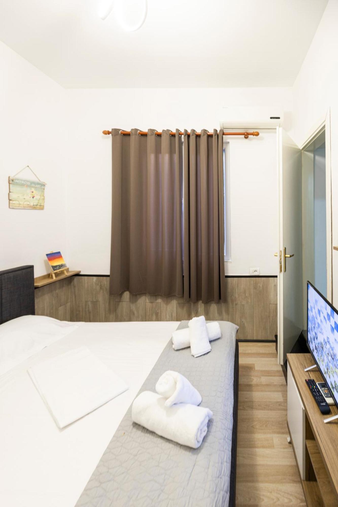 Tiny Cute Studio Near The City Center - 5 Min Walk Тирана Экстерьер фото